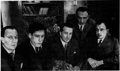 А Е Корнейчук и постановочная группа Платона Кречета МХАТ 1935 А Е - фото 4