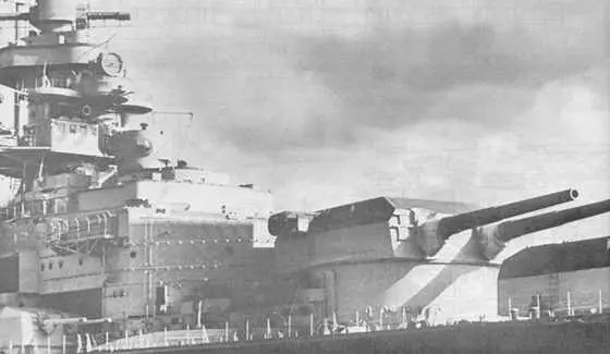 Линейный корабль Тирпиц Но даже такие гиганты как Бисмарк и Тирпиц не - фото 32