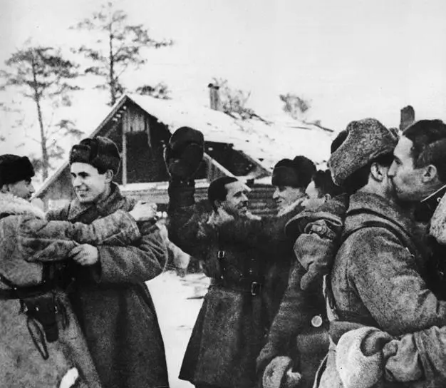 Прорыв из окружения Вскоре 8я воздушнодесантная бригада оказалась в - фото 397