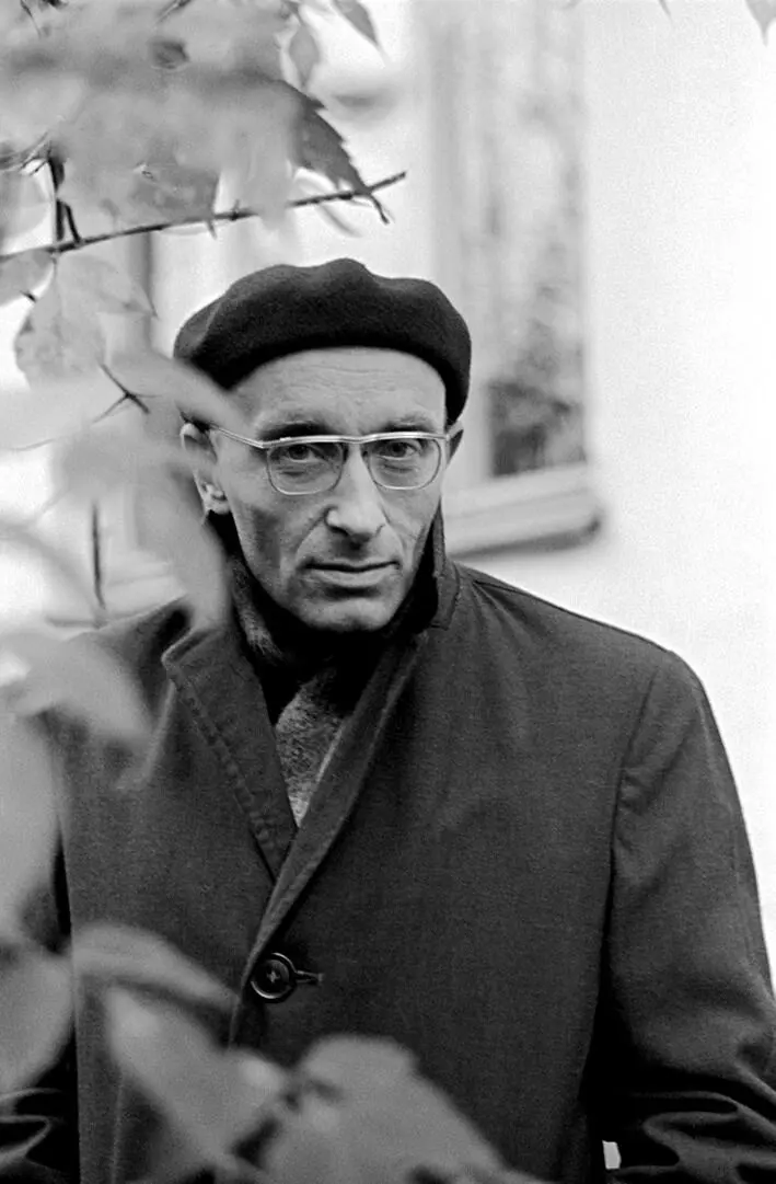 Оскар Рабин перед домом в Черкизово где он жил 1969 г Фото Игоря Пальмина - фото 25