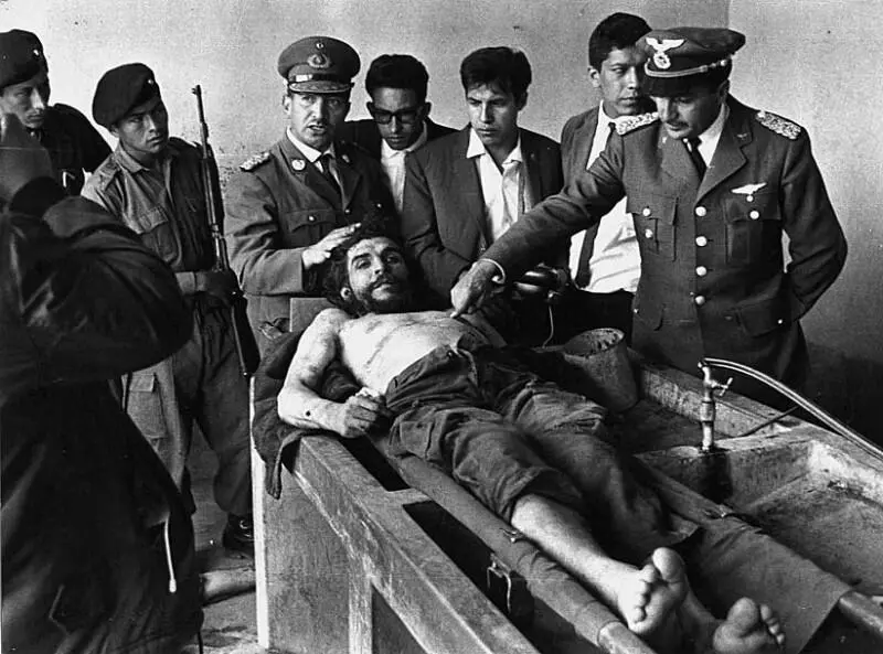 Фр Альборта Тело Че Гевары 1967 г И всетаки на этот раз сходство - фото 34