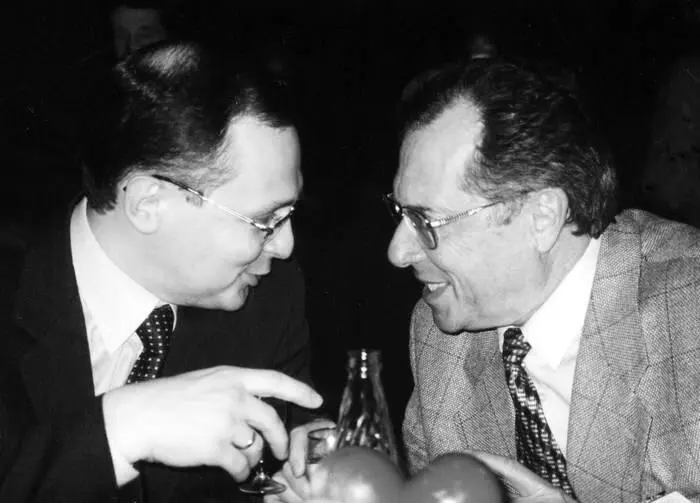 С Сергеем Кириенко 1999 год Как говорят дипломаты ни подтвердить ни - фото 15