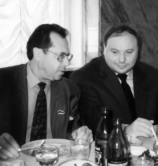 Визит Е Гайдара в Пермь 1994 год Бесконечная углом протянувшаяся в Москве - фото 18