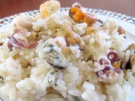 1 чашка риса 500 г морепродуктов замороженный коктейль из морепродуктов вполне - фото 16