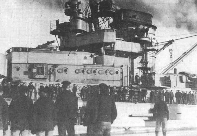 На Гинденбурге во время восстания на флоте Вильгельмсгафен ноябрь 1918 г - фото 49