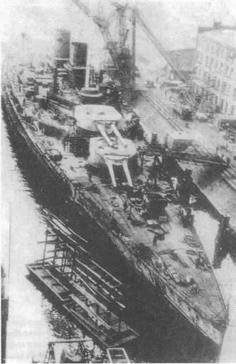 Линейный крейсер Дерфлингер на достройке На крейсере имелось два отдельных - фото 5