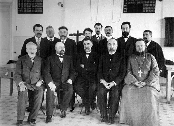 Строительная комиссия Саратовского университета Сидят слева направо - фото 84