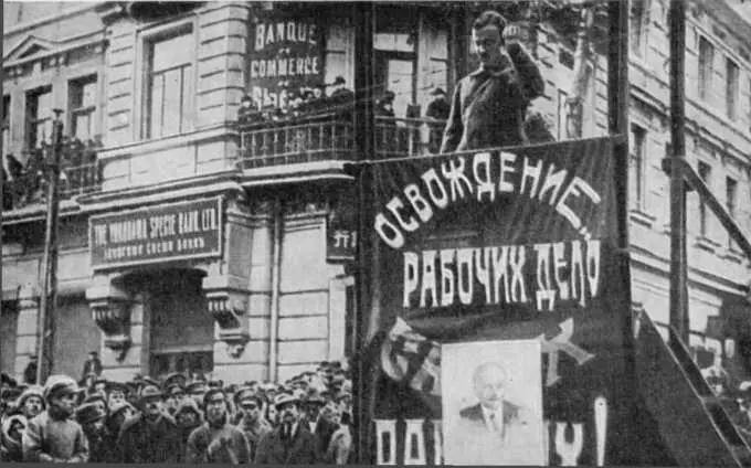 И П Уборевич выступает на митинге посвященном освобождению Приморья - фото 28