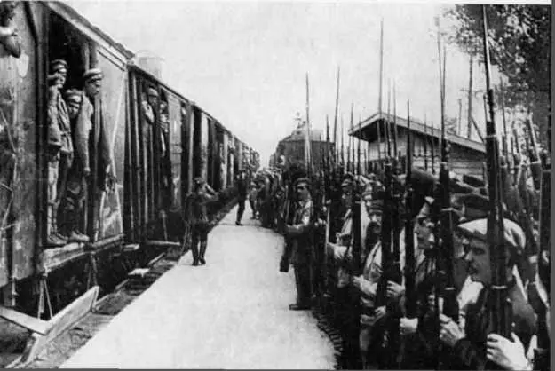Отправка пополнения на борьбу с Деникиным 1919 год И У Павлов Самолет И - фото 52