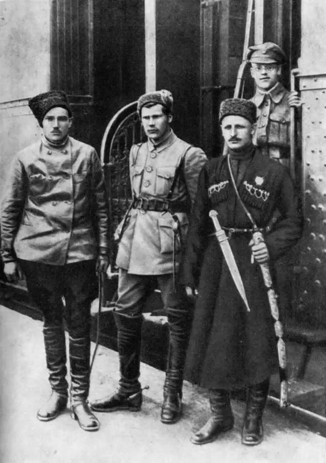 Штаб Конного корпуса Слева направо военком И Соколов начальник штаба В - фото 66