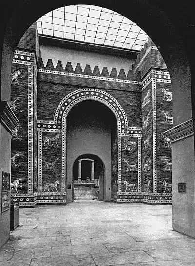 Ворота богини Иштар в Пергамском музее Берлин Мало того вавилонские жрецы - фото 44