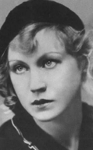 Ирина Одоевцева Начало 1920х гг Всеволод Мейерхольд в центре с актерами - фото 37