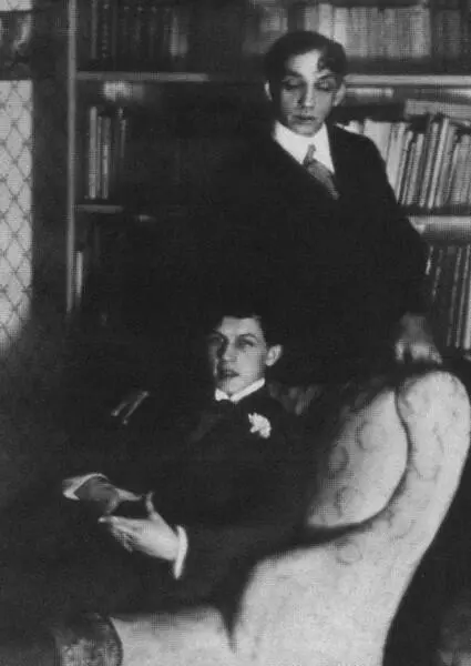 Михаил Кузмин и Юрий Юркун Середина 1910х гг Юрий Юркун рисует В квартире - фото 45