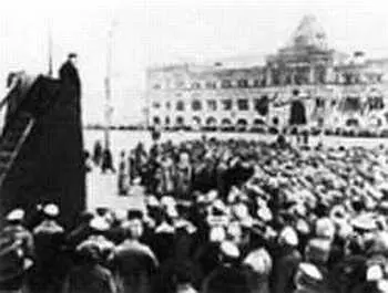 1я годовщина Октября На трибуне В И Ленин Радость великой победы звучала - фото 88