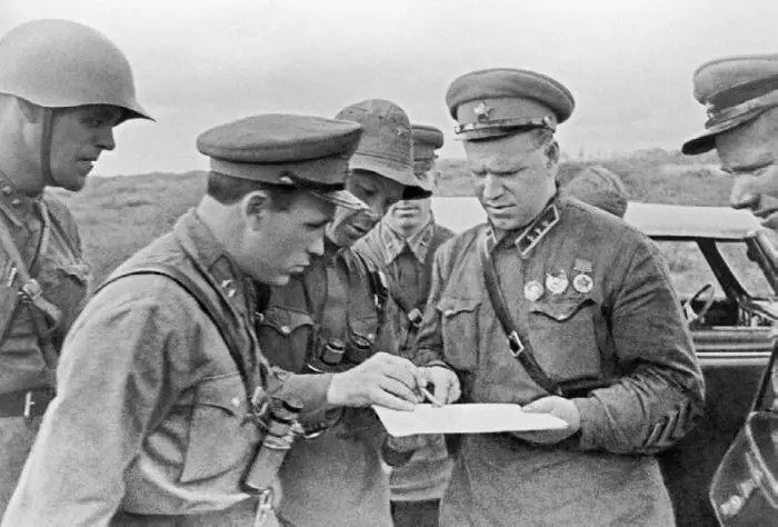 Жуков во время боев на ХалхинГоле Это правда Выпускник церковноприходской - фото 18