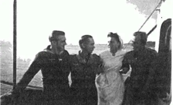 Оба снимка сделаны 6 ноября 1942 года по пути в Салоники После выпитого вина - фото 123