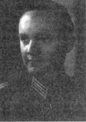 Гюнтер Хилым во время отпуска весной 1944 года уже в звании лейтенанта - фото 158