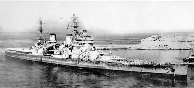 Энсон в 19411942 гг два фото вверху и Хоу в 1942 г Линейный корабль - фото 111