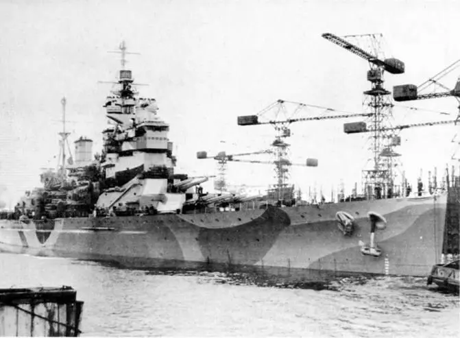 Энсон в 19411942 гг два фото вверху и Хоу в 1942 г Линейный корабль - фото 112