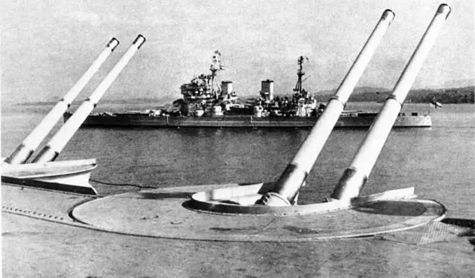 Энсон в походе Хоу вверху Дюк оф Йорк в 1943 г в це - фото 114