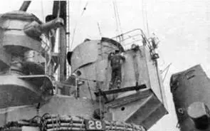 На линейном корабле Принс оф Уэлс во время охоты на Бисмарка Май 1941 г - фото 30