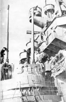На линейном корабле Принс оф Уэлс во время охоты на Бисмарка Май 1941 г - фото 31