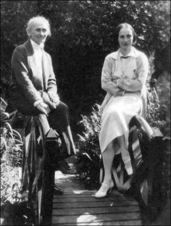 Анна Павлова с мамой Любовью Федоровной Лондон 1924 г Вот как пишет об этом - фото 74