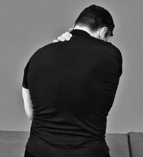 Упражнение Точка опоры Исходное положение стоя спиной к столу руки сзади - фото 24