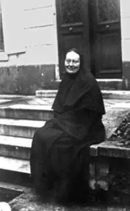Слева вилла де Сакс 1935 г Внизу столовая на улице Лурмель в торце - фото 54