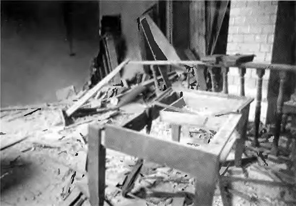 Вид помещения 7го полицейского участка после взрыва 2 августа 1906 г - фото 29