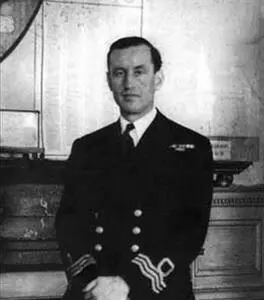 Капитан второго ранга Флеминг Сначала записки приходили из парижской тюрьмы - фото 97