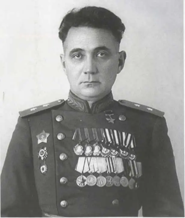 Герой Советского Союза генераллейтенант ХаджиУмар Джиорович Мамсуров снимок - фото 48