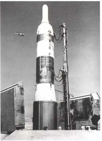 В 1960 году была принята на вооружение ракета Титан Дальность полета 10 - фото 79