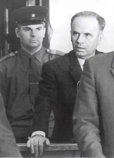Пеньковский слушает приговор Вглядитесь в это лицо В 1963 году сразу - фото 137