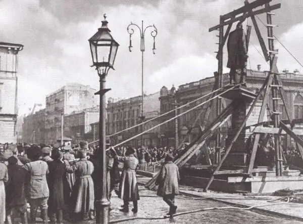 Снос памятника П А Столыпину в Киеве Март 1917 г Генерал от инфантерии - фото 34