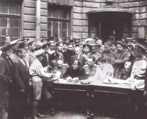 Киевляне записываются в белую Добровольческую армию Осень 1919 г 1я - фото 40