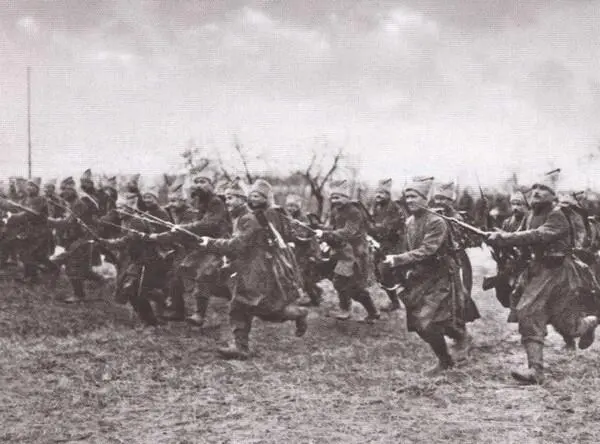 1я Украинская дивизия синежупанников на полевых занятиях 1918 г У - фото 41