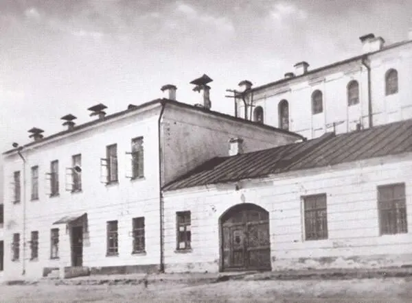 Въездные ворота Владимирской тюрьмы 1938 г Генерал Гельмут фон Паннвиц - фото 64