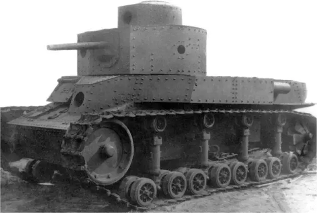 Общий вид танка Т24 Москва академии моторизации и механизации 1940 год - фото 35