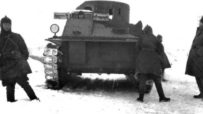 Танк Виккерс 12тонный на испытаниях в СССР Февраль 1931 года АСКМ - фото 78