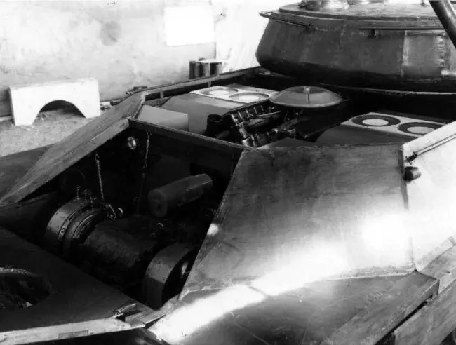 Кормовая часть деревянного макета танка ИС6 со снятыми листами хорошо видна - фото 90