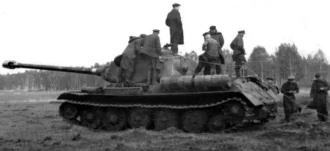 Танк объект 244 во время испытаний в нем 122мм пушки Д30 Осень 1944 года - фото 93