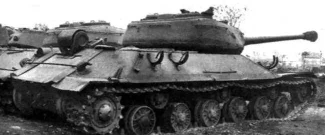 Танк ИС6 объект 253 вид справа сзади Весна 1945 года За ним виден ИС6 - фото 100