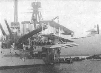 Подъем самолета Farman F60 на борт Прованса при помощи специального - фото 54