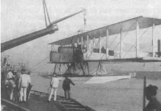 Подъем самолета Farman F60 на борт Прованса при помощи специального - фото 55
