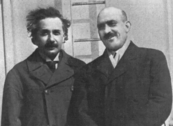 С Хаимом Вейцманом во время визита в США 1921 г Выступление с лекцией - фото 36