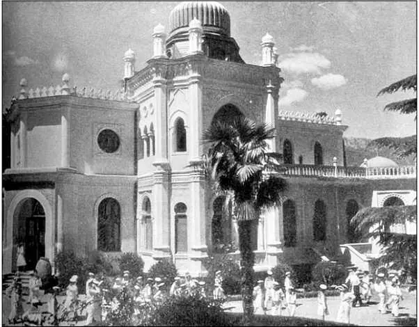 На переднем плане фотографии бывший дом отдыха ЦИК СуукСу с весны 1937 года - фото 27