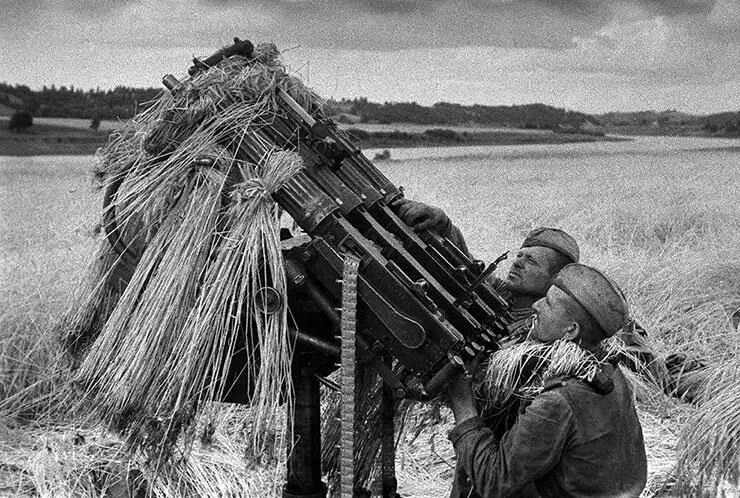 Зенитный пулемётный расчёт младшего сержанта Игната Недосекова в районе - фото 113