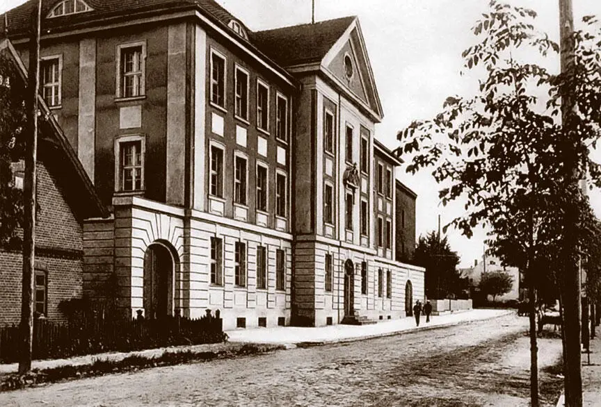 Здание Эбенродского районного суда 19301940 годы Но самая заковыристая - фото 164