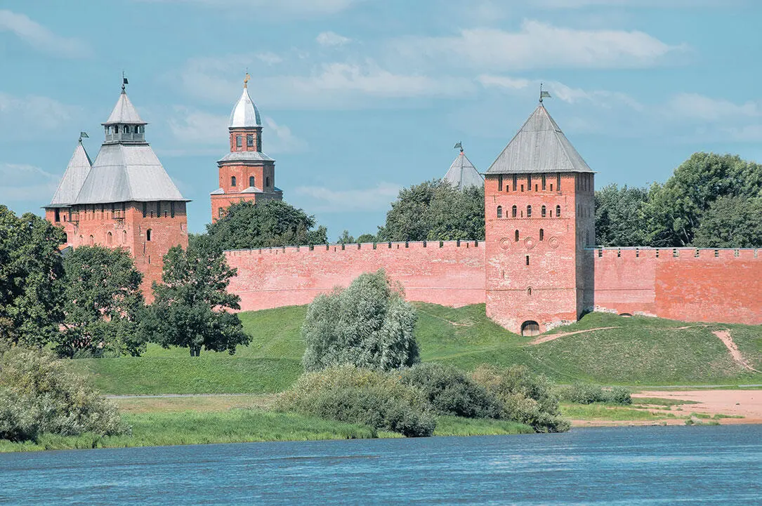 Новгородский детинец Кремль Первое летописное упоминание о нем относится к - фото 143
